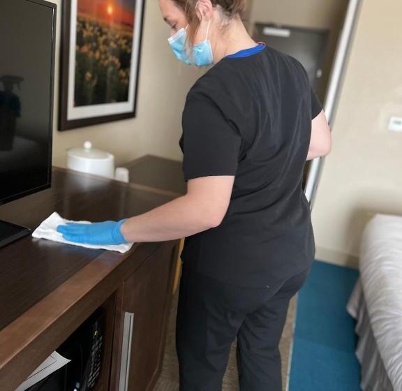 酒店 Flag Point Inn And Suites Pratt By Fairbridge