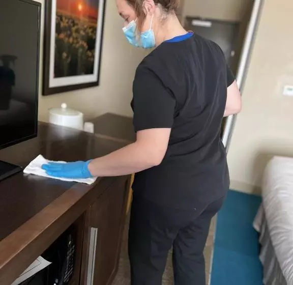 ホテル Flag Point Inn And Suites Pratt By Fairbridge