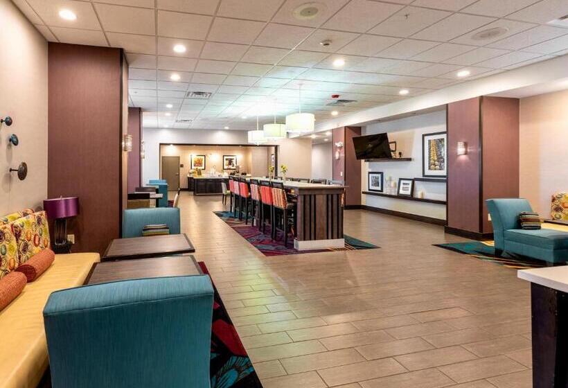 酒店 Flag Point Inn And Suites Pratt By Fairbridge