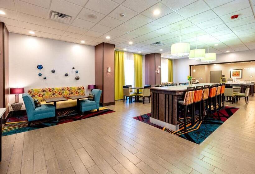 酒店 Flag Point Inn And Suites Pratt By Fairbridge