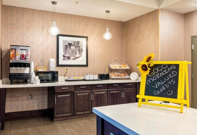 酒店 Flag Point Inn And Suites Pratt By Fairbridge