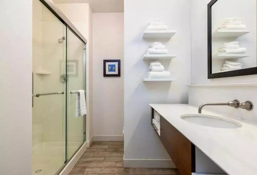 ホテル Flag Point Inn And Suites Pratt By Fairbridge