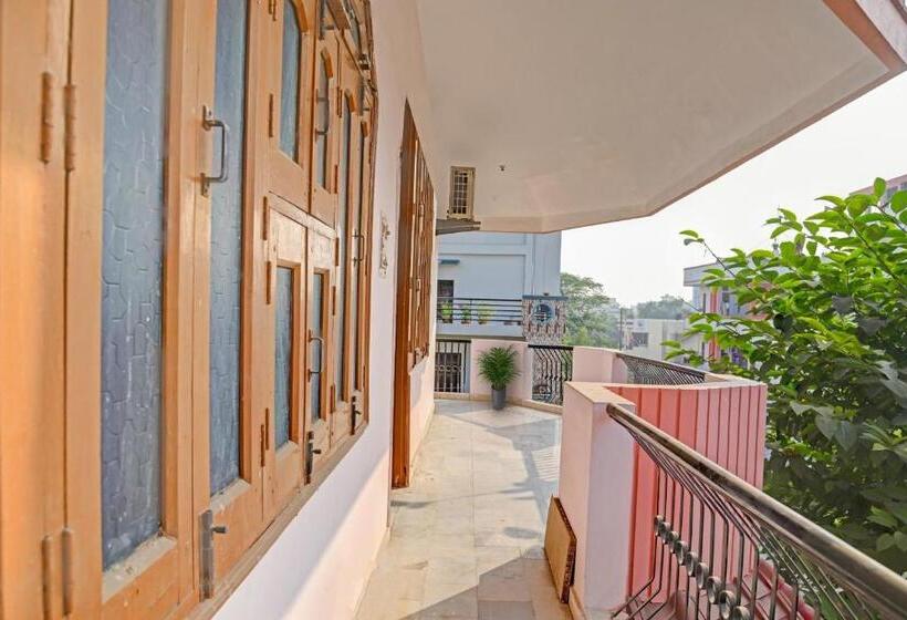 בית מלון כפרי Oyo Flagship 70391  Babas House Banaras Railway Station