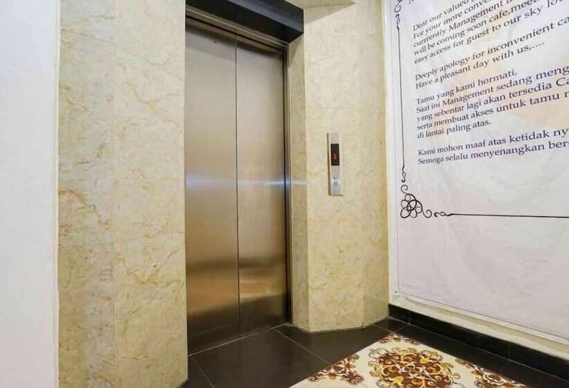 هتل Twospaces Living At Maximus Inn