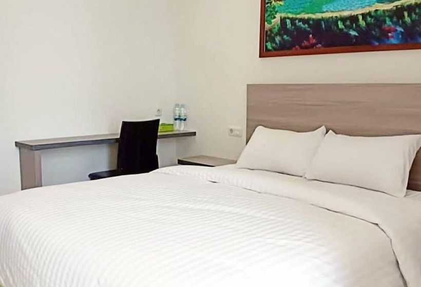 هتل Twospaces Living At Maximus Inn