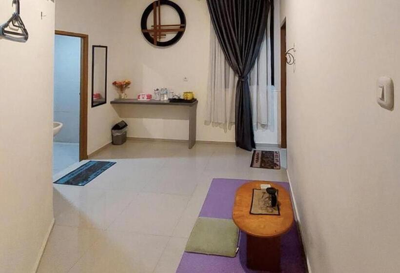 هتل Twospaces Living At Maximus Inn