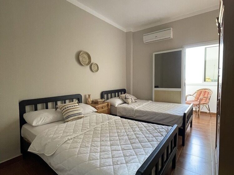 پانسیون La Casa Guest House