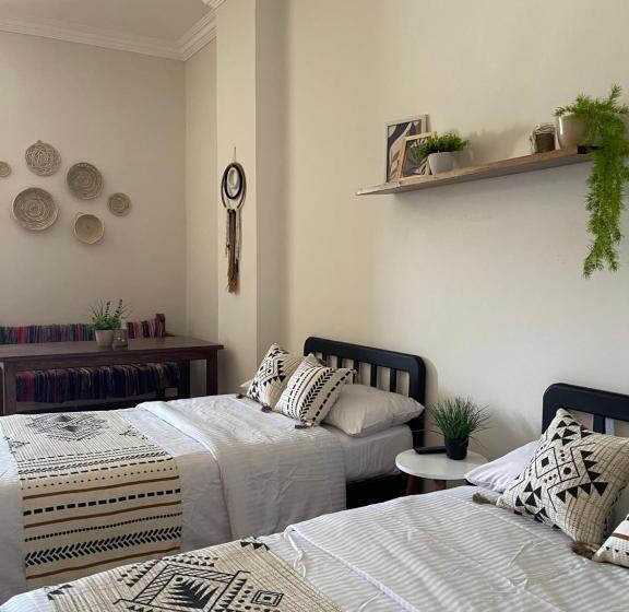 پانسیون La Casa Guest House