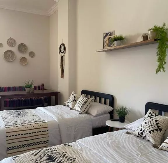 پانسیون La Casa Guest House