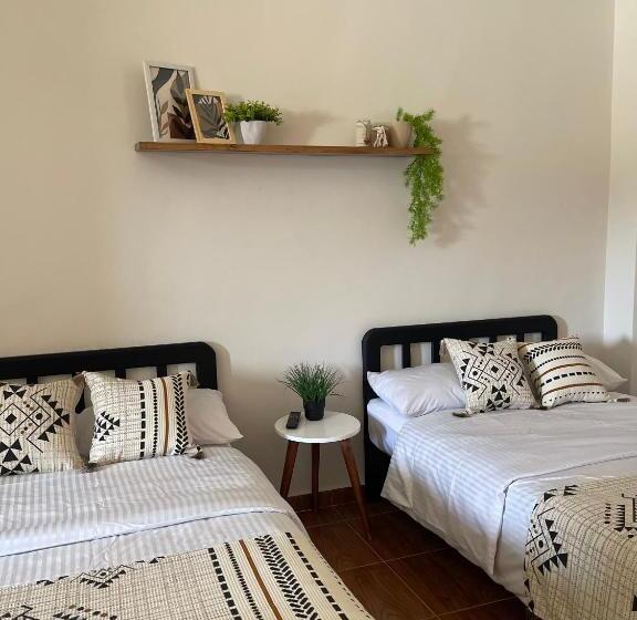 پانسیون La Casa Guest House