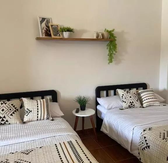 پانسیون La Casa Guest House