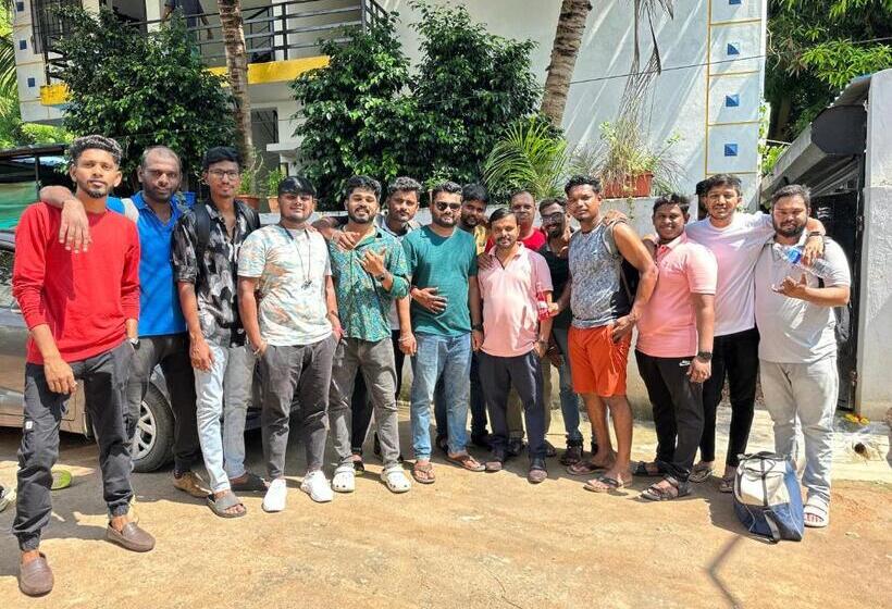 Пансион The Club House  Swimming Pool That S Better Than The Beach