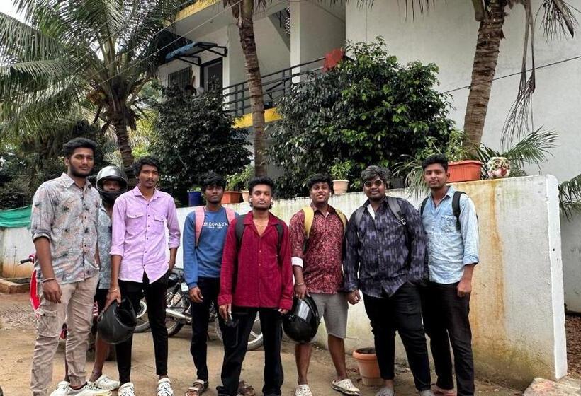 Пансион The Club House  Swimming Pool That S Better Than The Beach