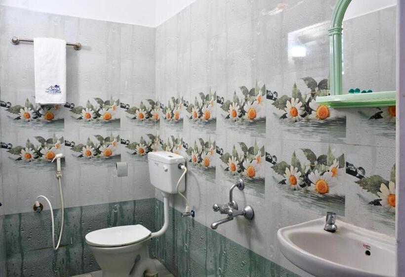 Пансион The Club House  Swimming Pool That S Better Than The Beach