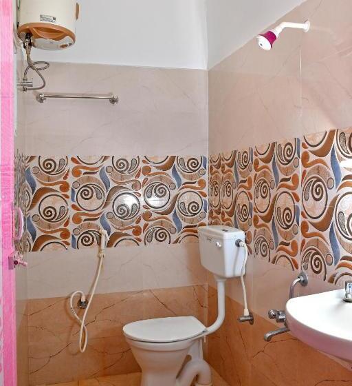 Пансион The Club House  Swimming Pool That S Better Than The Beach