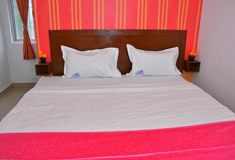 Пансион The Club House  Swimming Pool That S Better Than The Beach