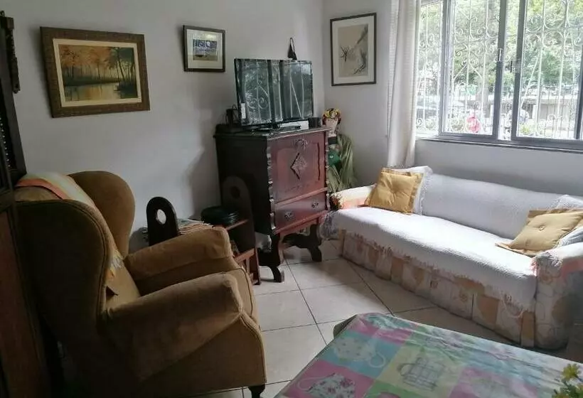 Retkeilymaja Friburgo Inn   Quarto Em Apartamento Compartilhado No Centro De Friburgo