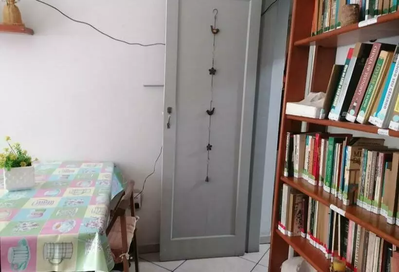 Retkeilymaja Friburgo Inn   Quarto Em Apartamento Compartilhado No Centro De Friburgo