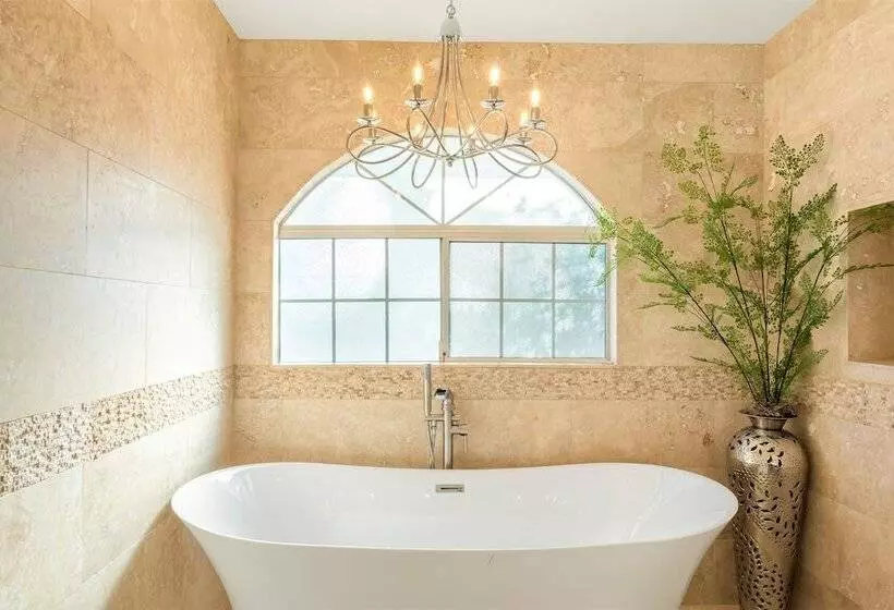 ユースホステル Villa Inn  Adult Only  Temecula Wine Country