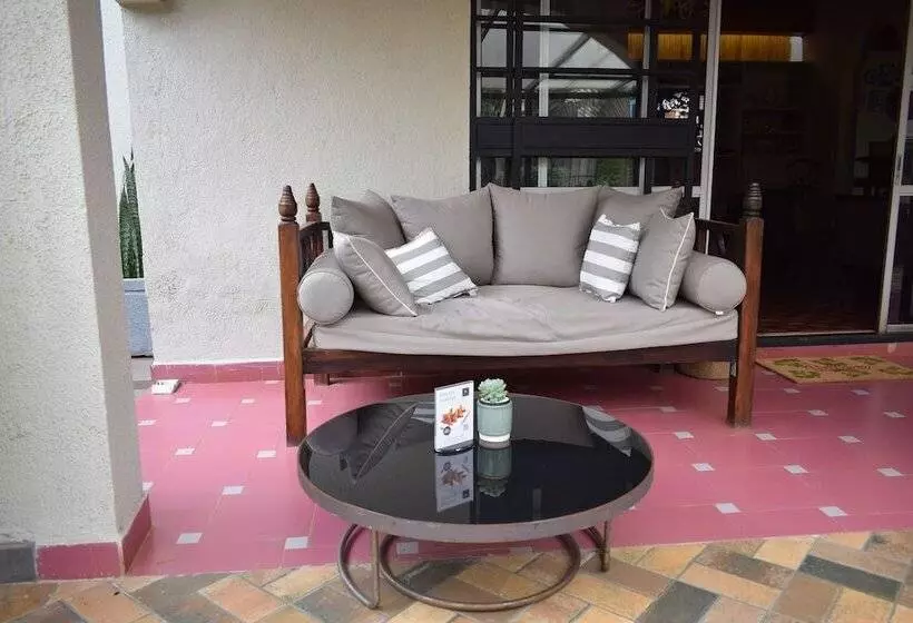 هتل Cozy Stead