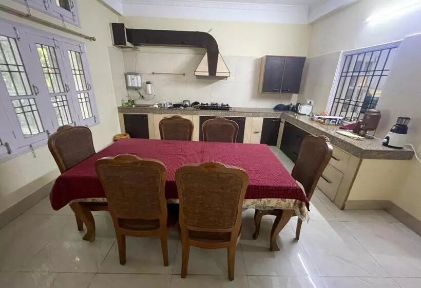 ペンション The Choudhury Manor Homestay