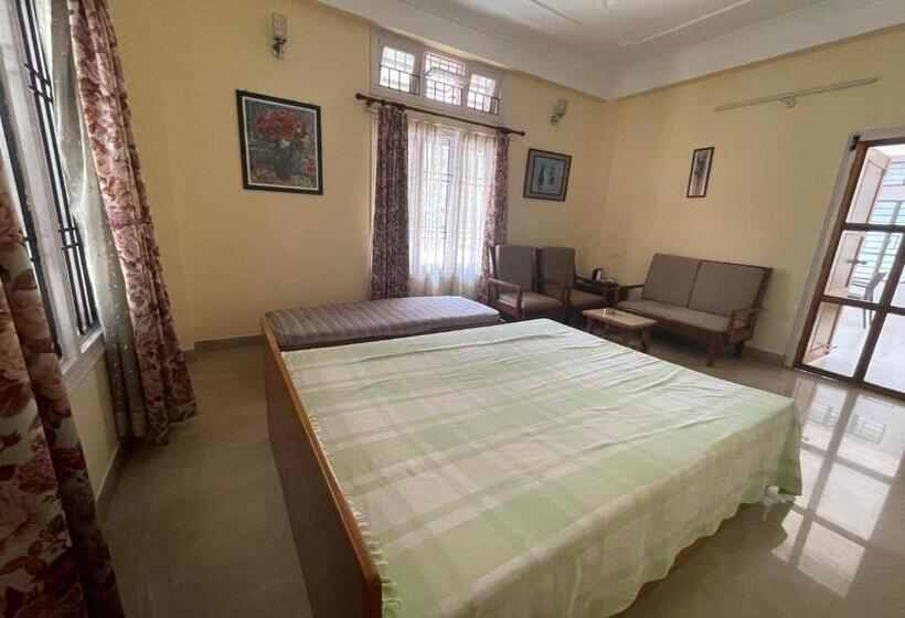 پانسیون The Choudhury Manor Homestay