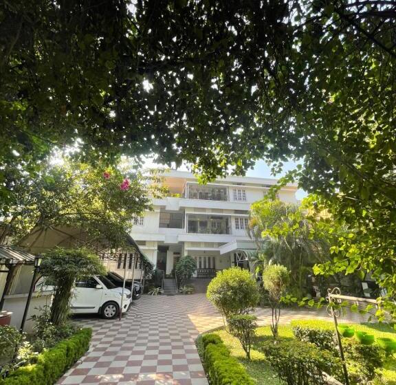 پانسیون The Choudhury Manor Homestay