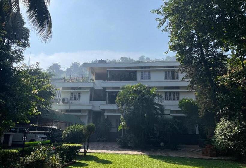 پانسیون The Choudhury Manor Homestay