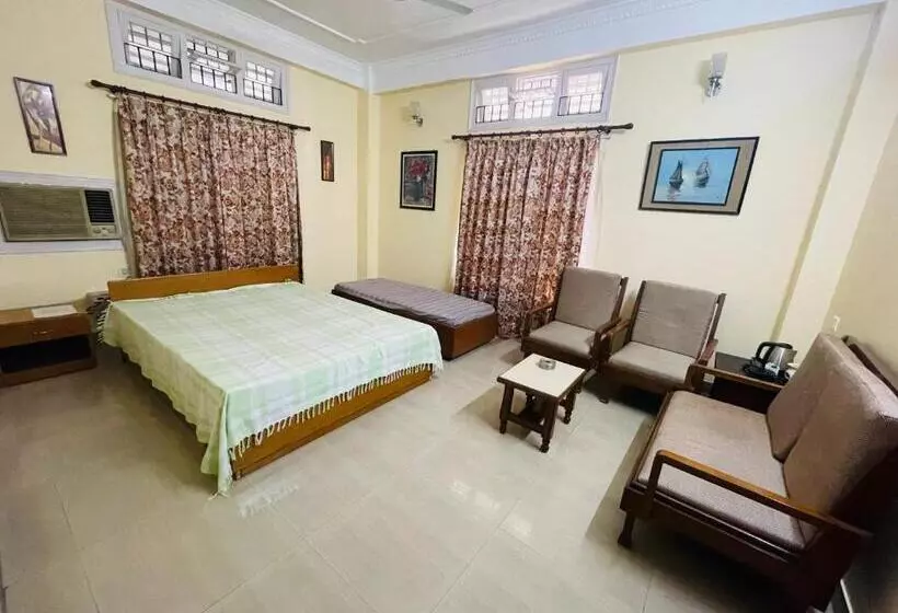 ペンション The Choudhury Manor Homestay