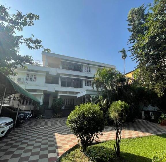 پانسیون The Choudhury Manor Homestay