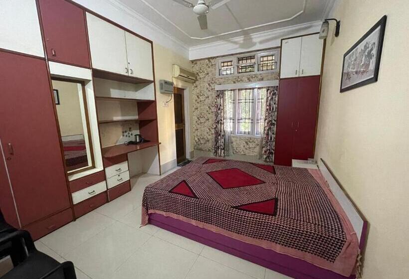 پانسیون The Choudhury Manor Homestay