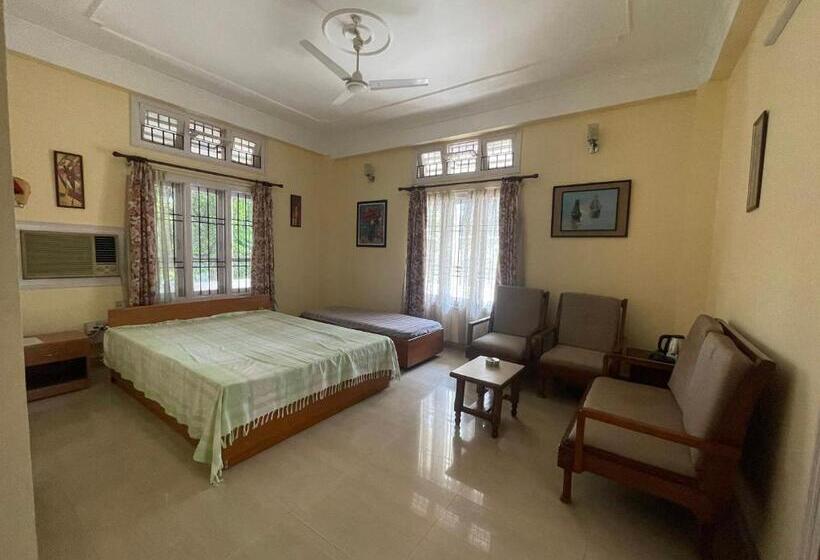 پانسیون The Choudhury Manor Homestay