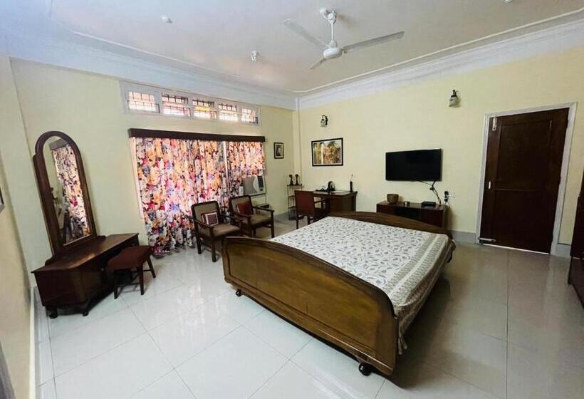 پانسیون The Choudhury Manor Homestay