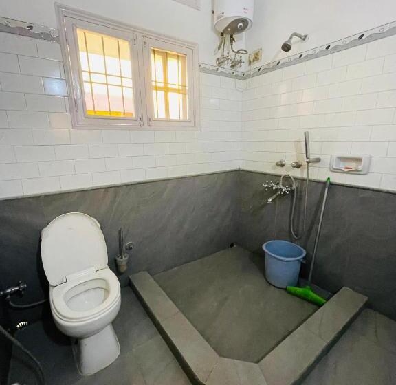 پانسیون The Choudhury Manor Homestay