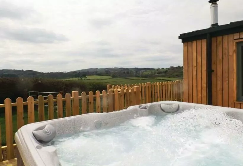 Lomakeskus Castle Pren Lodges