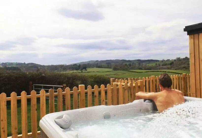 Lomakeskus Castle Pren Lodges