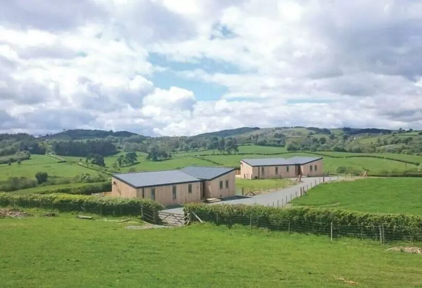 Lomakeskus Castle Pren Lodges