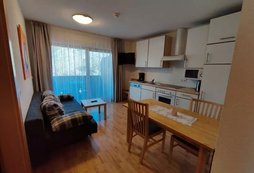 Aamiaismajoitus (B&B) Beautiful Residence Klementhof With Garden And A Seasonal Outdoor Pool