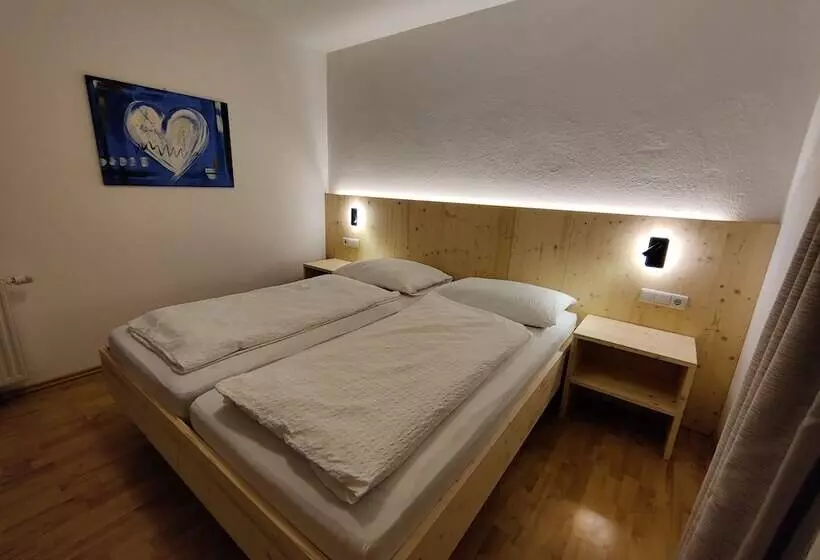 Aamiaismajoitus (B&B) Beautiful Residence Klementhof With Garden And A Seasonal Outdoor Pool