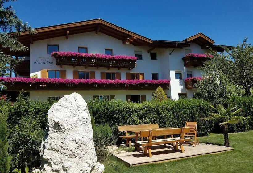 住宿加早餐  Beautiful Residence Klementhof With Garden And A Seasonal Outdoor Pool