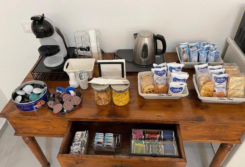 تختخواب و صبحانه La Dimora Del Falegname