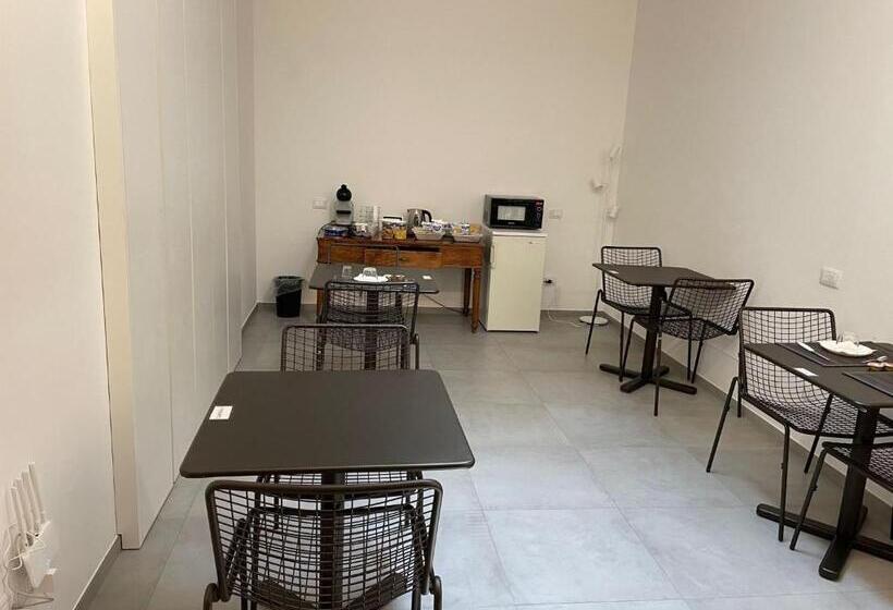 تختخواب و صبحانه La Dimora Del Falegname