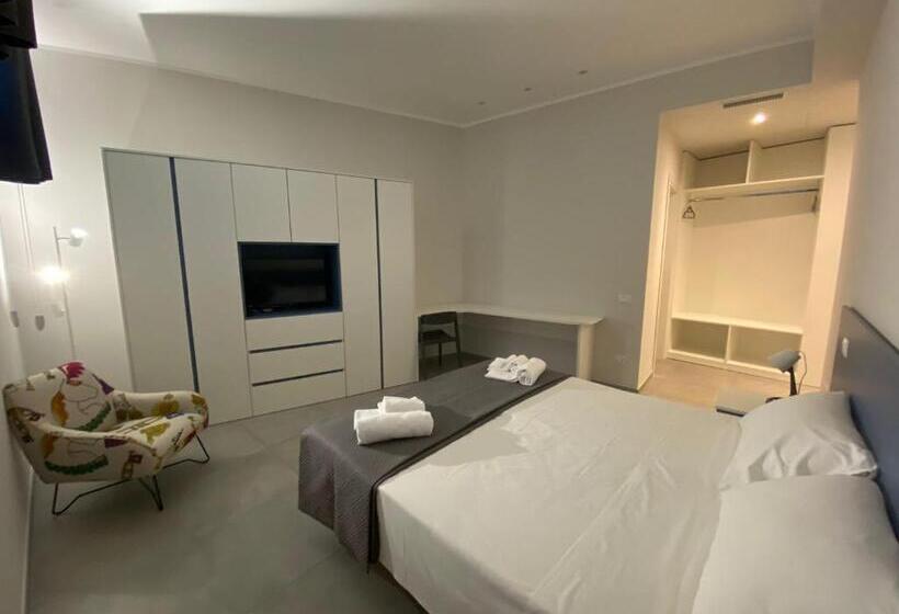 تختخواب و صبحانه La Dimora Del Falegname