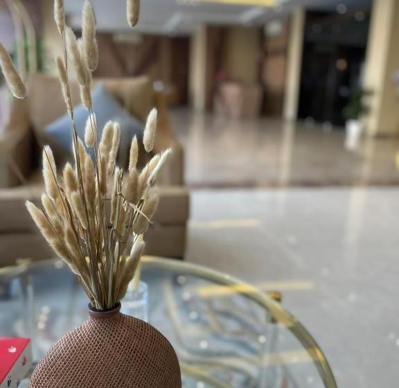 Crown Towers For Hotel Suites