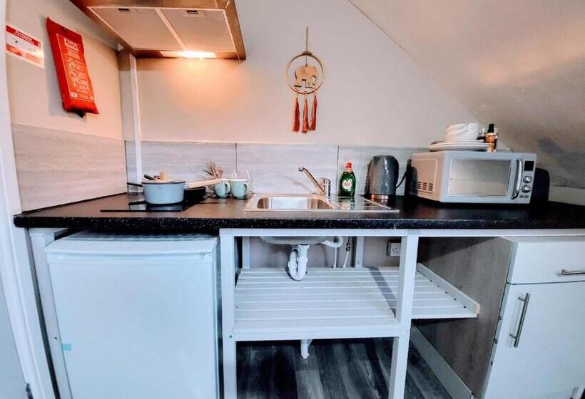 Easy Living Nottingham   Burns Street