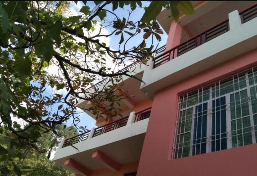 בית מלון כפרי Kantha Fort Home Stay, Kanthgaon