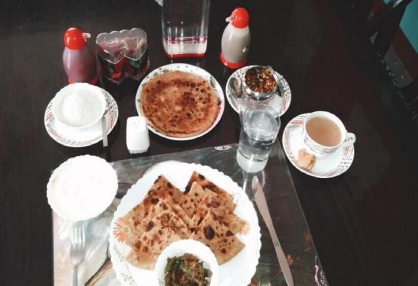 בית מלון כפרי Kantha Fort Home Stay, Kanthgaon