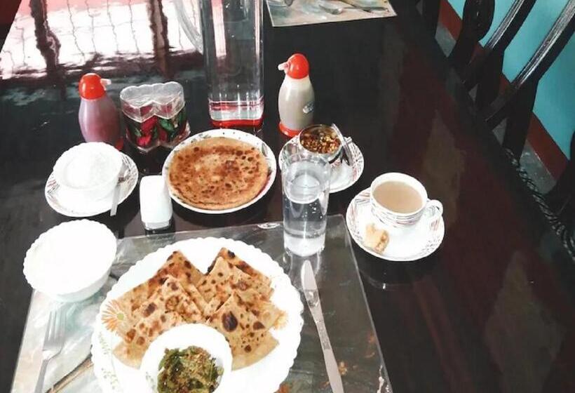 בית מלון כפרי Kantha Fort Home Stay, Kanthgaon