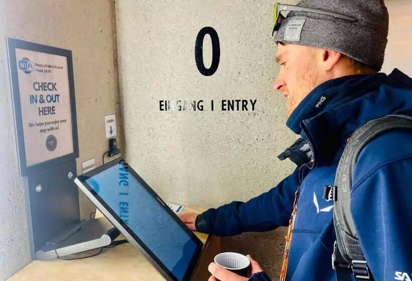 هتل Peaky Riders Self Check In