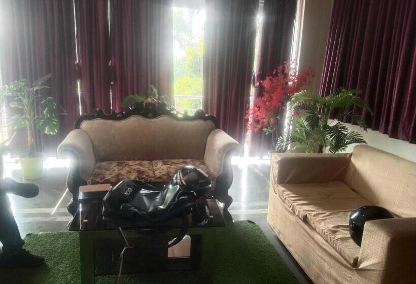 호텔 Pop 70321 Shyam Bhog